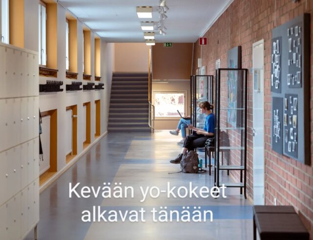 Kevään yo-kokeet alkavat tänään.

Onnea kokeisiin, abit! Me muut muistamme olla hiljaa käytävillä koepäivinä. 

#TYKTre