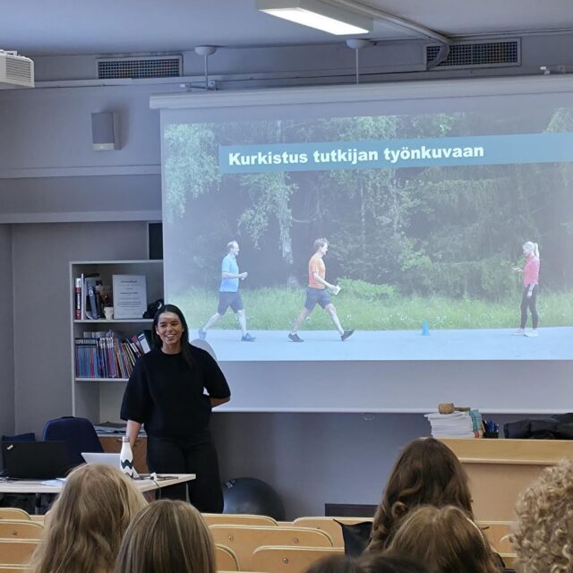 UKK-instituutin tutkija ja TYK-alumni Julia Ben Khalifa kävi kertomassa terveystiedon opiskelijoille tutkijan työstä. #tyktre