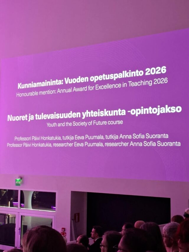 Tampereen yliopiston yhteiskuntatieteellinen tiedekunta palkitsi tällä viikolla Nuoret ja tulevaisuus -opintojakson suunnittelijat vuoden opetuspalkinnolla. Pilottina tänä keväänä järjestetyllä kurssilla oli myös tykkiläisiä nuoria. Seuraavan kerran opintojakso on 2026 syksyllä kakkosperiodissa. #tyktre