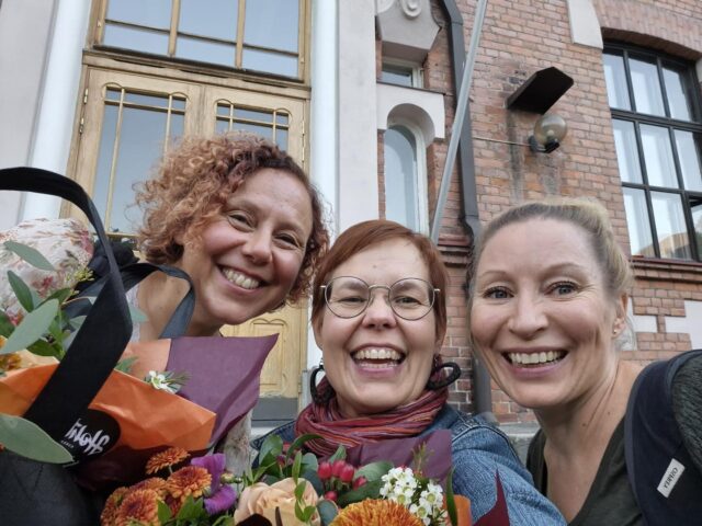 Näiden opettajattarien yhteenlaskettu vuosivahvuus on kunnioitettavat 150 vuotta. Onnea pyöreistä vuosista ihanat opemme Liisa, Marjo ja Katri! 🥳 #tyktre