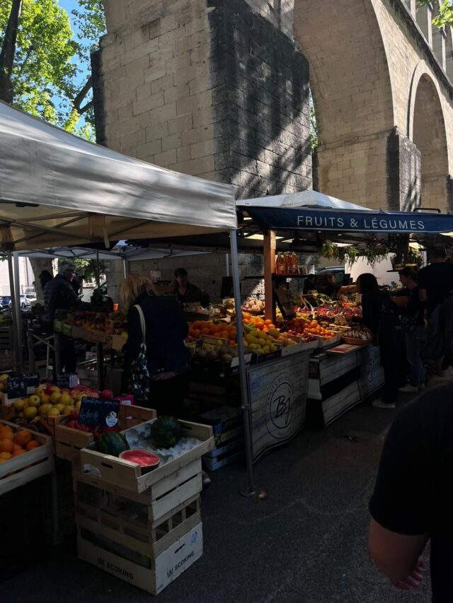Lisää kuvaterveisiä Ranskan-opintoretkeltä. 🥖

"Lauantaiaamuna menimme paikallisille markkinoille jonka jälkeen suuntasimme lääketieliseen museoon. Museon jälkeen meillä oli vapaa-aikaa joilloin menimme shoppailemaan ja syömään. Iltapäivästä menimme kattomaan kaupungintalon aukiota. Illlalla syötiin ravintolassa keskustassa hampurilaisia ja pastaa. Sitten vielä pakattiin ja fiilisteltiin hotellihuoneestamme maisemia.

Viimeinen matkapäivä sunnuntai alkoi klo 06.00 kun lähdimme hotellilta kohti lentokenttää. Tampereelle saavuimme klo 20.00 väsyneinä mutta iloisina."

#tyktre #montpellier #tykinternational