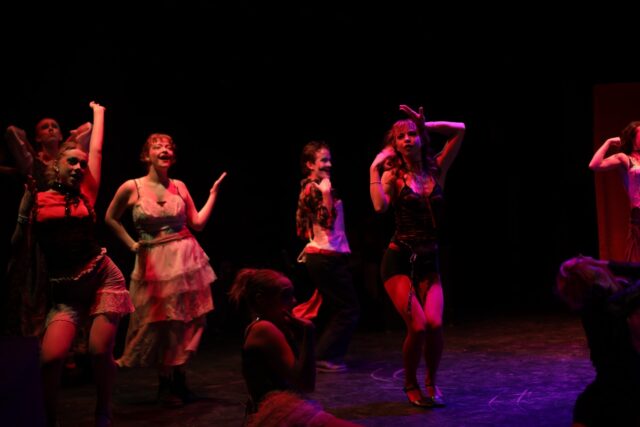 Kulttuuriviikonloppu tarjoili taas kerran parastaan! ✨
Viikonlopun aikana koulullamme vieraili yli 900 katsojaa nauttimassa diplomistien työnjäljestä ja totantotiimin järjestämistä aktiviteeteistä. Onnea onnistuneen viikonlopun johdosta kaikki diplomistit, kaikki teoksissa mukana olleet sekä tietenkin tuotantotiimi,  vapaaehtoiset ja vastaavat opettajat.✨

Kuva Luukas Rantalan @lukittaja käsialaa diplomista Le chat noir.

#tyktre #kulttuuriviikonloppu @tyktuotanto