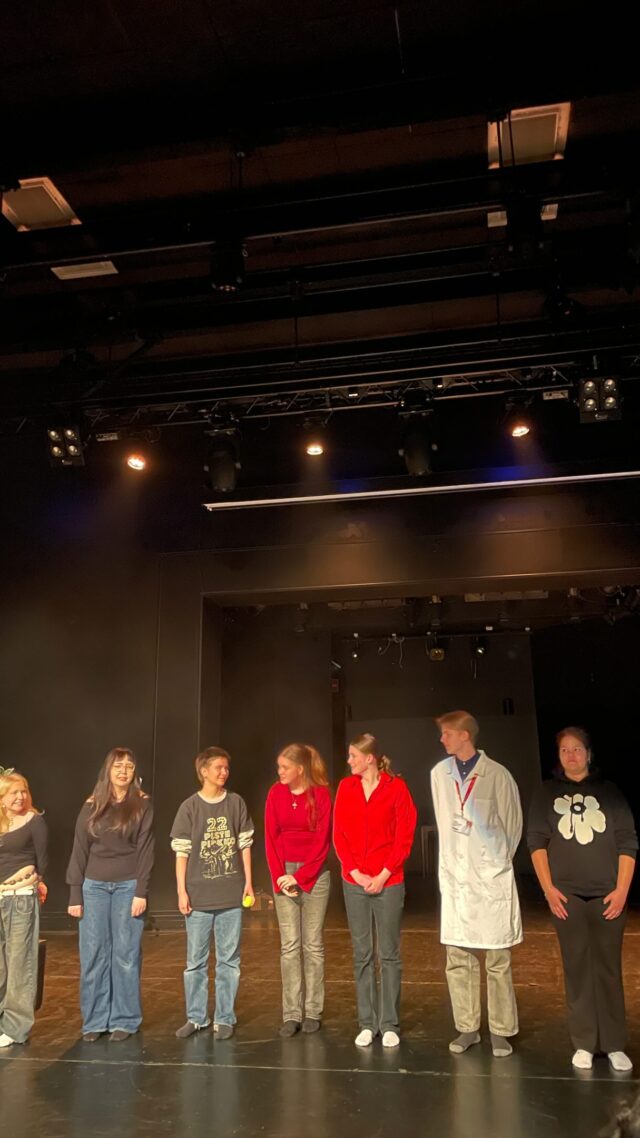 Tänään teatterin näytön paikoissa näimme kohtauksia muun muassa opintojaksoilta ITTE2 ja ITTE4. Koosteessa pätkiä sekä ohjaajatyön demoista että klassikkokohtauksista. #tyktre #ilmaisutaito