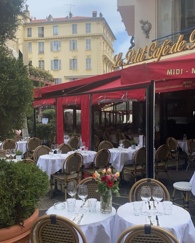 Viimeisenä matkapäivänä lähdettiin aamulla seitsemältä hotellilta Montpellieristä kohti rautatieasemaa. 🚂Matkustimme junalla Marseillen kautta Nizzaan. Nizzassa saimme jättää matkalaukut lentokentälle, ja lähdimme kiertelemään kaupunkia. Nizzassa oli aurinkoista ja lämmintä☀️Iltapäivällä palasimme lentokentälle ja lensimme Riikan kautta Tampereelle, johon saavuimme puoliltaöin. ✈️Viimeinen päivä oli tosi hauska, vaikka matkustaminen alkoi jo illalla väsyttääkin! #ranska_jetaime  #stipendiranskaan  #sryl #tyktre