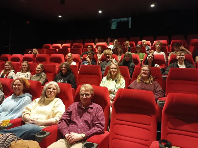 Leffapäivä! 

TYKin abifyysikot kävivät katsomassa Oppenheimer -elokuvan. 

Opintojakson FY8 ja elokuvan yhteiset teemat:
• fissio
• atomiytimen hajoaminen
• uraani ja plutonium
• reaktioenergia
• ketjureaktio
• E=mc²

#tyktre #fysiikka  #luonnontieteet #ilovephysics