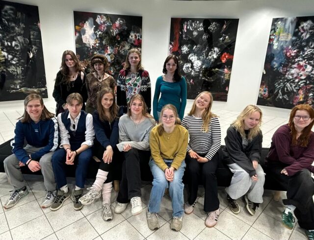 TYKin a-saksan kulttuurikurssi vieraili tänään Sara Hildénin taidemuseossa. Tutustuimme Heikki Marilan teoksiin ja järjestimme lopuksi toisillemme asiantuntevan saksankielisen opastuksen.

„Wem die Kunst das Leben ist, dessen Leben ist eine große Kunst“‘ 
Johann Sebastian Bach