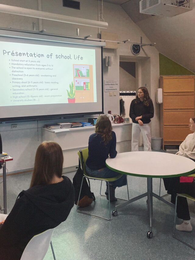 🇫🇷 Ranskalainen vaihto-opiskelijamme Eglantine esittelemässä ranskalaista koulutusjärjestelmää duunipäivänä. Merci! 🇫🇷
#tyktre #tykinternational