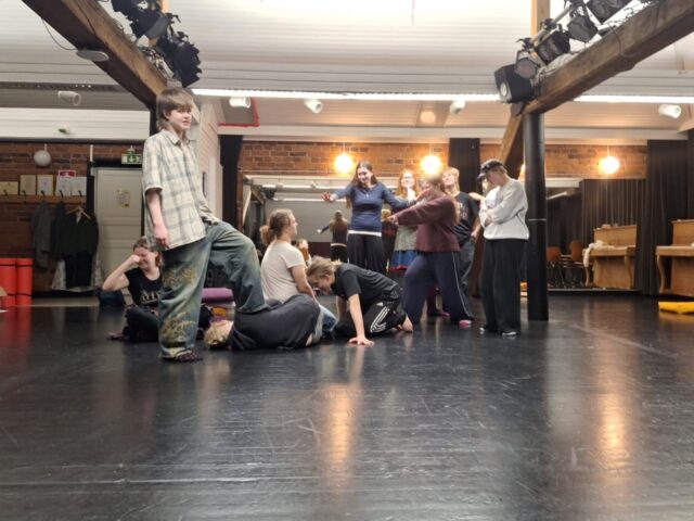 TYKissä on useita kerhoja ja yksi niistä on improkerho. Improkerho kokoontuu tänään klo 16:15-18 vinttistudiossa! 🎭

Tässä terveisiä kerhon vetäjiltä:
”Tykin improkerhossa pääsee tutustumaan improvisaatioon matalalla kynnyksellä!
Hupsuilemme yhdessä tuumin ja välillä jopa esiinnytäänkin. Päämääränä on kuitenkin
hauskanpito ja teatteritaitojen kehittäminen yhdessä!
Tapaamme vinttistudiossa torstaisin 16:15–18:00. Tervetuloa!”
-Improkerhon vetäjät

#tyktre #lukio #ilmaisutaito #improkerho #teatteriimprovisaatio