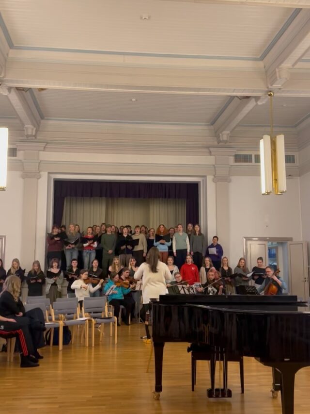 Viikko alkoi taidemusiikin konsertilla Tyllin salissa. Esiintyjinä niin TYKin opiskelijoita, opettajia kuin kansainvälisiä vieraitakin. 🎼✨

#tyktre #klassinenmusiikki