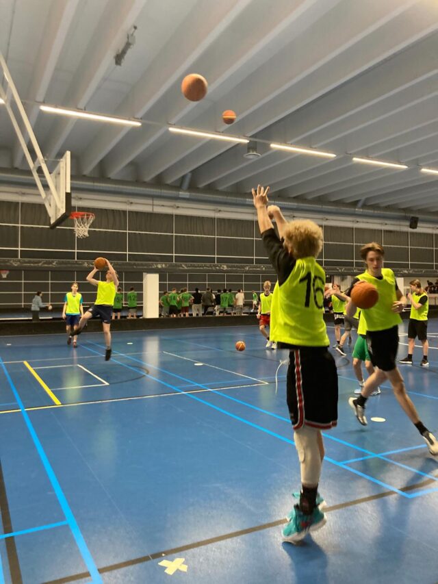 Tykin pojat osallistuivat hyvillä peleillä lukioiden koristurnaukseen. Tykin tyyliin, kaikkeen osallistutaan & homma hoidetaan tyylikkäästi ja tehokkaasti, tuli mitali tai ei💪🏀 #tyktre