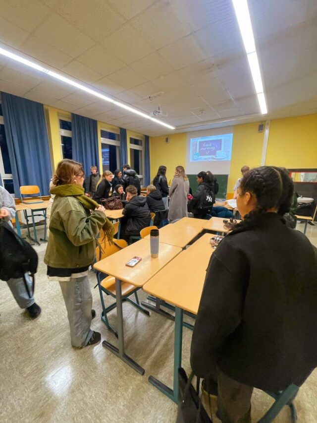 Wolfsburgin terkkuja: Tänään pääsimme mukaan saksalaisten Englannin tunnille keskustelemaan kulttuureistamme sekä nauttimaan vohveleista ja muista saksalaisten oppilaiden valmistamista herkuista.

Sitten keskityimme kehon ja mielen ravitsemiseen laittamalla ruokaa yhdessä. Ruuanlaittoa piristivät suomalaiset sekä kansainväliset hittibiisit.

Vietimme illan vaihtopariemme seurassa nauttien eri aktiviteeteista. #tyktre #erasmusplus #tykinternational