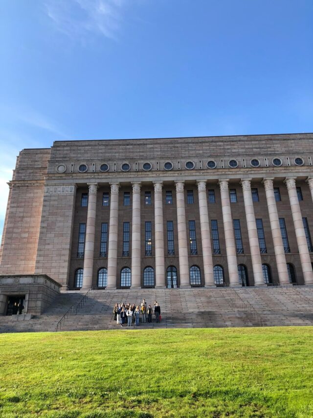 Tykkiläisiä Ranskan instituutin järjestämässä FrancoPRO eli ranskalaisen työelämän ja korkeakoulutuksen päivässä. Mukana samalla kyydillä tapahtumaan kulkivat myös Rellun ranskan opiskelijoiden ryhmä. #tyktre