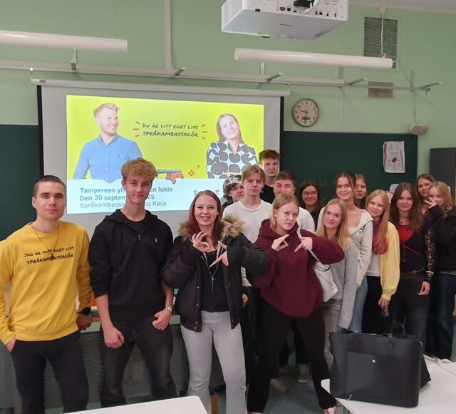 Kielilähettiläs Juho Rasa kävi kertomassa miten ruotsin kieli avaa ovia lukuisiin opiskelu- ja työpaikkoihin. Kiitos vierailusta! Tack för besöket! @sprakambassadorerna 

#tyktre