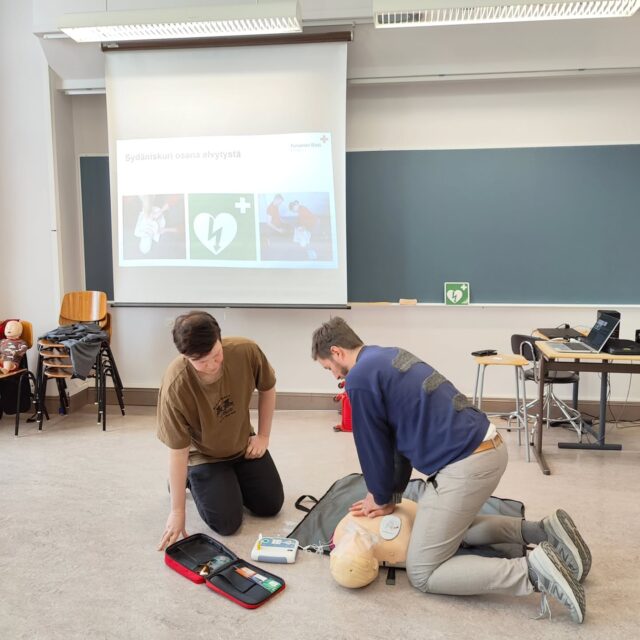 TYKin opettajat kertasivat tänään ensiaputaitojaan SPR:n hätäensiapukurssilla. Kiitos asiantuntevasta koulutuksesta Laura Muurinen! 
#tyktre