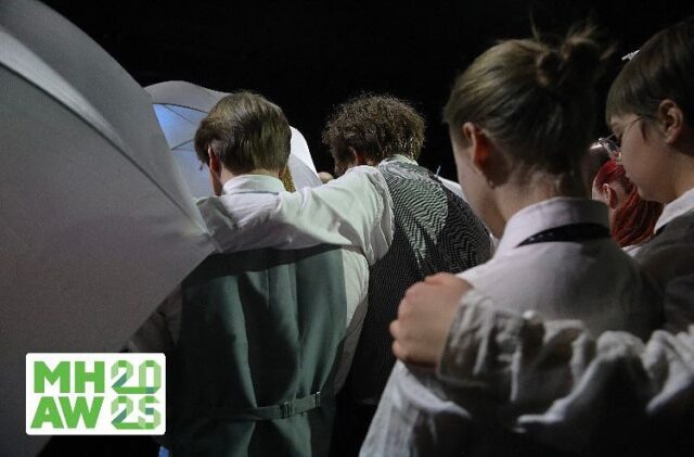 Mieli murroskohdassa – voiko taide auttaa vaikeissa vaiheissa? -paneelikeskustelu Teatterimontussa heti lauantain iltapäiväesityksen jälkeen klo 15.30 🎨❤️‍🩹

TYKin Spring Awakening on mukana Pirkanmaan Mielenterveys ry:n Mental Health Art Week -teemaviikossa 🤩 Viikko kestää virallisesti 19.-25.5., mutta tapahtumia on vielä jopa 27.5. !!! 🫶 
Linkki muihin tapahtumiin: https://www.mielenterveysseurat.fi/pirkanmaa/2025/05/02/kulttuuria-ja-mielen-hyvinvointia-mhaw-viikko-19-5-25-5-2025/
 
Paneelin järjestävät yhteistyössä TYK ja Pirkanmaan Mielenterveys ry 💚
 
Osallistujat ovat TYKin rehtori Tuija Flinck, esityksessä näyttelevä TYKin opiskelija Ilmari Kujansuu, Hiekkalaatikkokollektiivin aktiivi Vilma Kosola ja liike- ja tanssiterapeutti, entinen tykkiläinen Susanna Särkioja. Paneelin vetää kulttuurituottaja Anni Partanen 🎭

Spring Awakening
Teatterimontussa
Tällä ja ensi viikolla

Teksti: Sater
Musiikki: Sheik

📸: Ida Saari

@mielipirkanmaa 
#MHAW2025
#tyk #tykmusikaali #proggis #springawakening