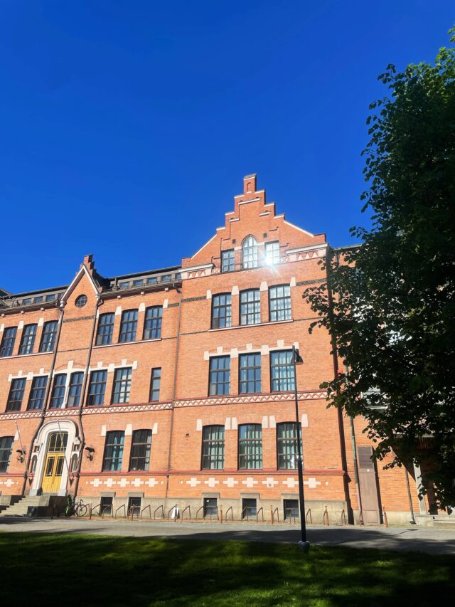 Tervetuloa aloittamaan uusi hyvinvoiva lukuvuosi 2026-2027! 📚 Uudet opiskelijat aloittavat tänään klo 9, ja kakkosille sekä abeille TYKin ovet avautuvat perjantaina 9.45 ryhmänohjauksen parissa. #tyktre